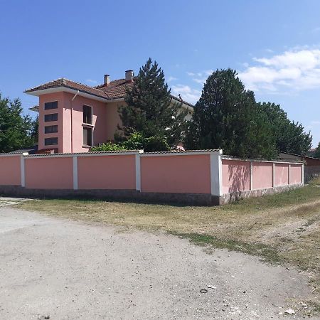 Guest House Edelvais Dve Mogili Экстерьер фото
