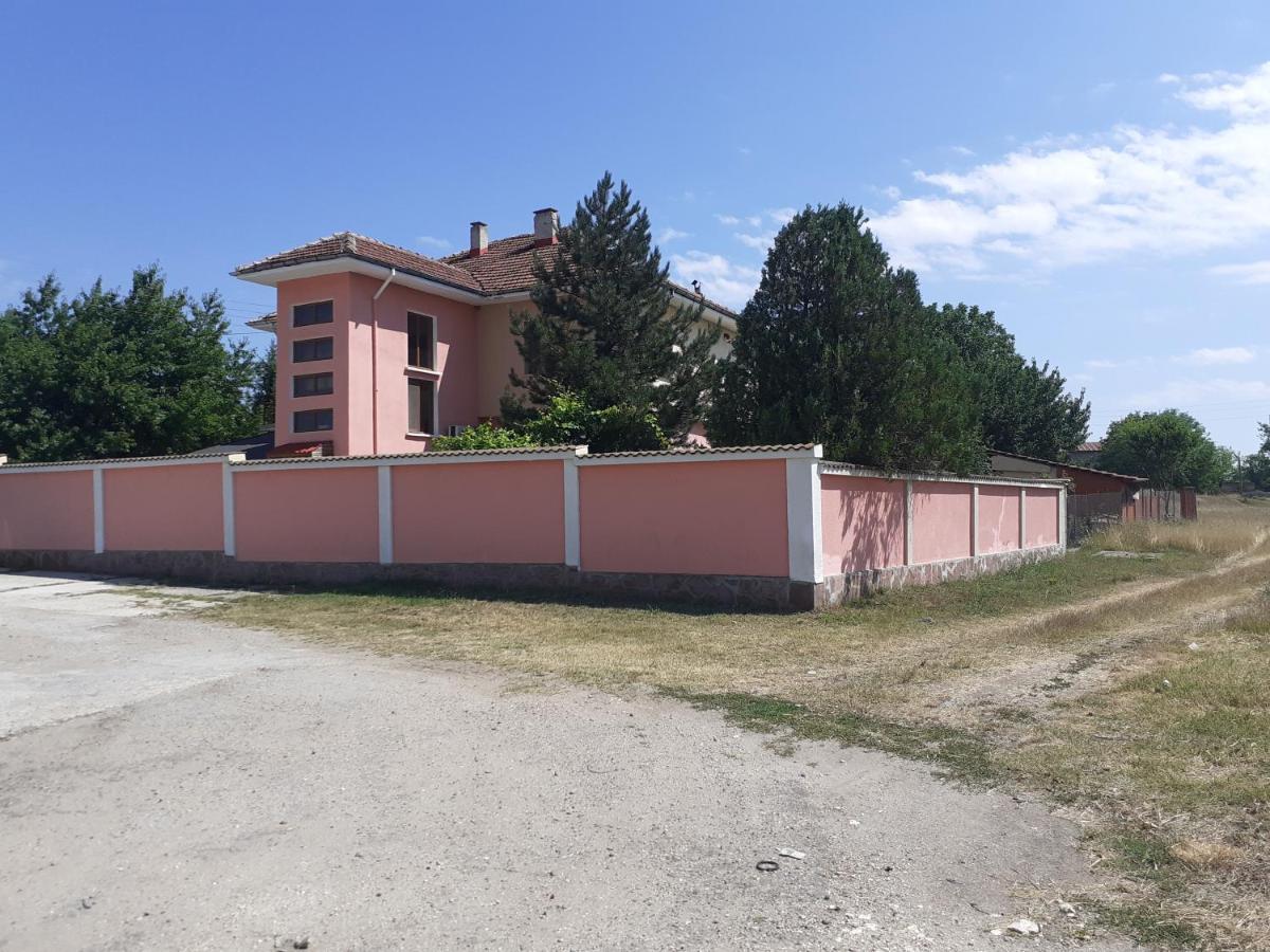 Guest House Edelvais Dve Mogili Экстерьер фото
