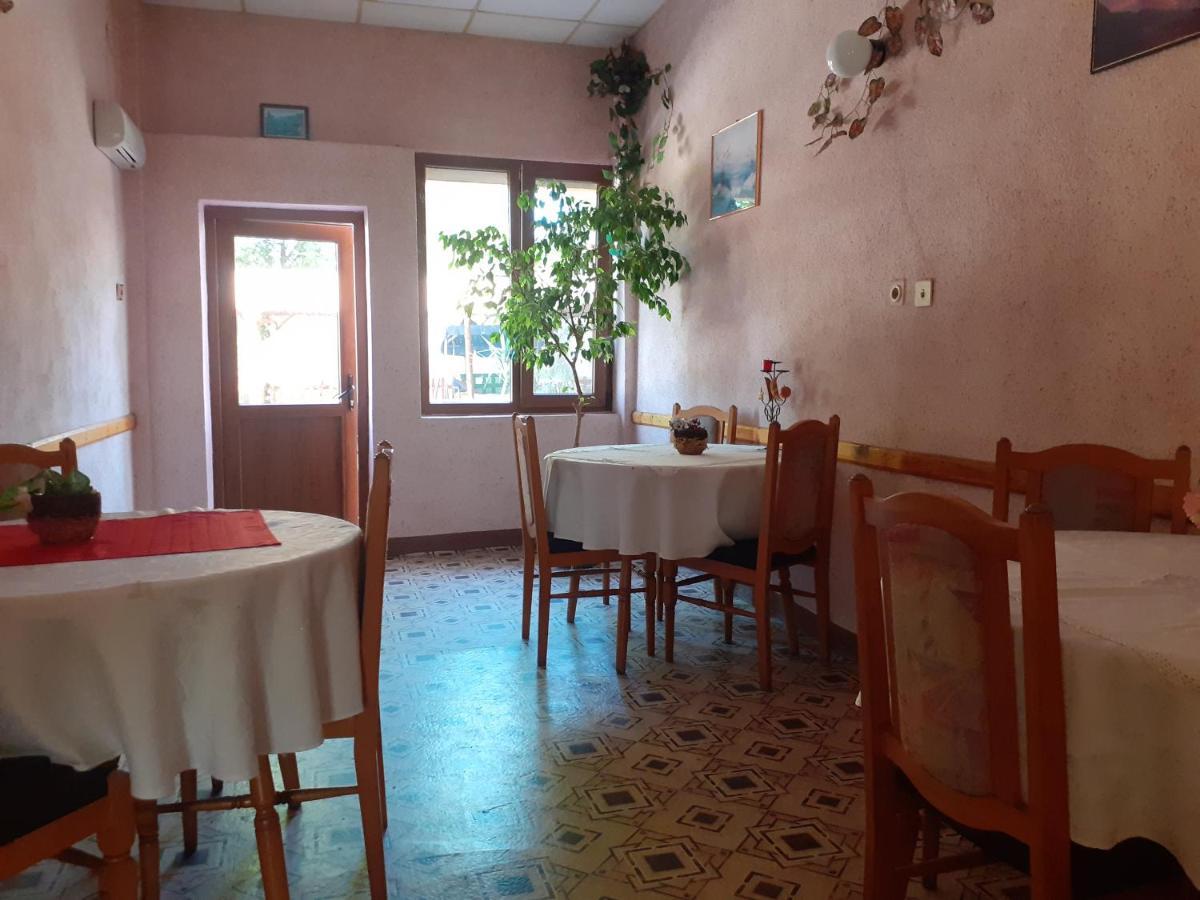 Guest House Edelvais Dve Mogili Экстерьер фото