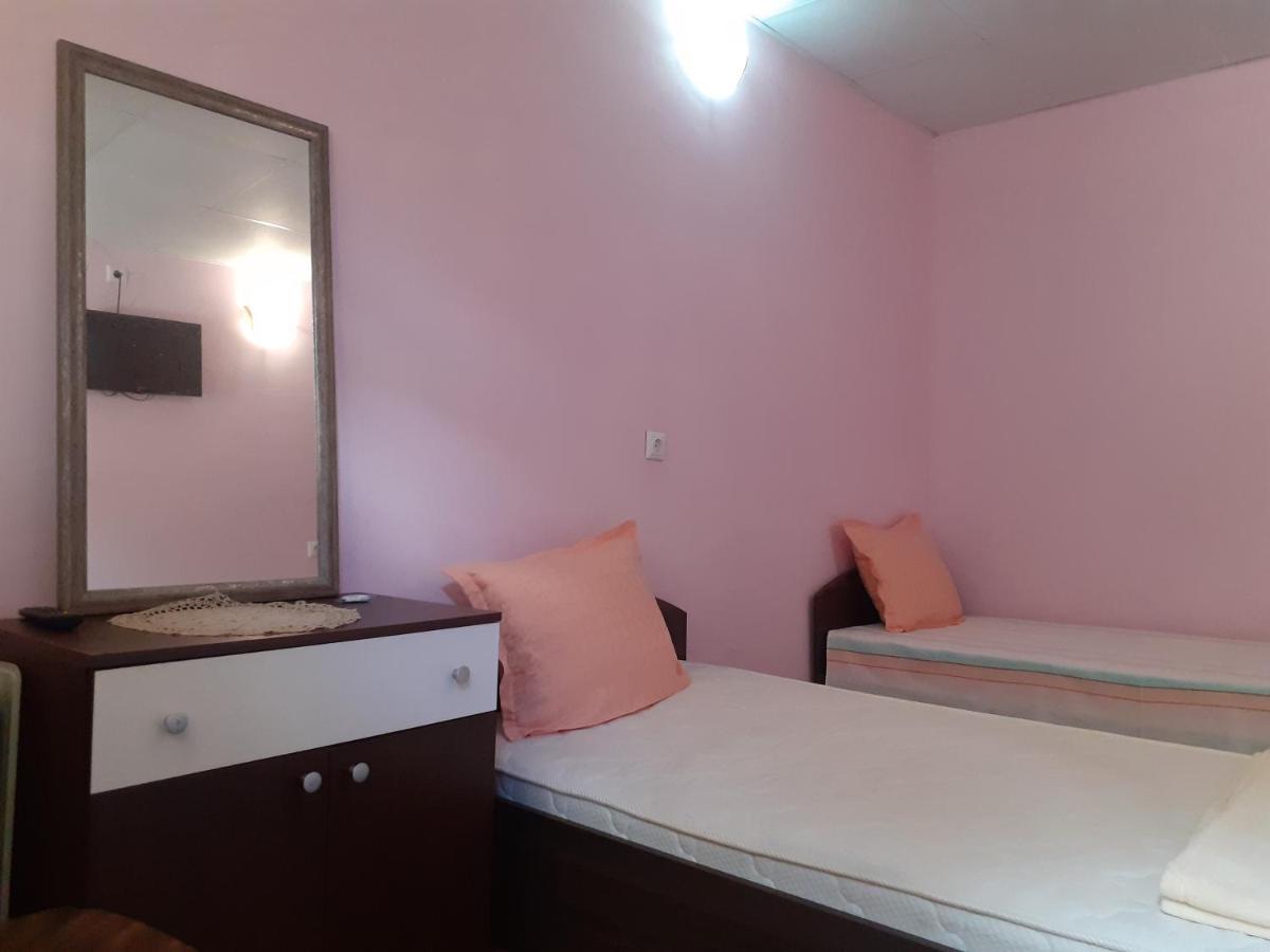 Guest House Edelvais Dve Mogili Экстерьер фото