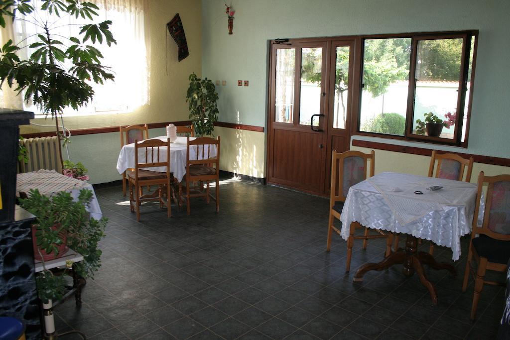 Guest House Edelvais Dve Mogili Экстерьер фото