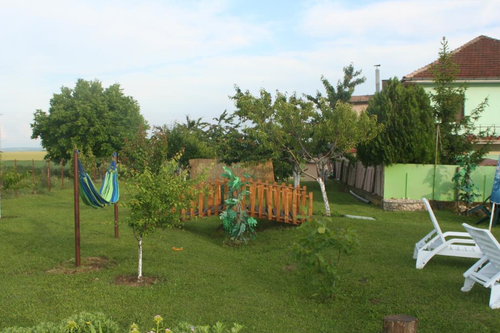 Guest House Edelvais Dve Mogili Экстерьер фото