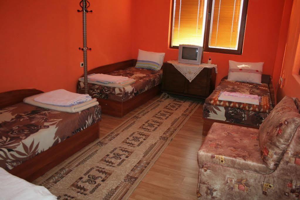 Guest House Edelvais Dve Mogili Экстерьер фото