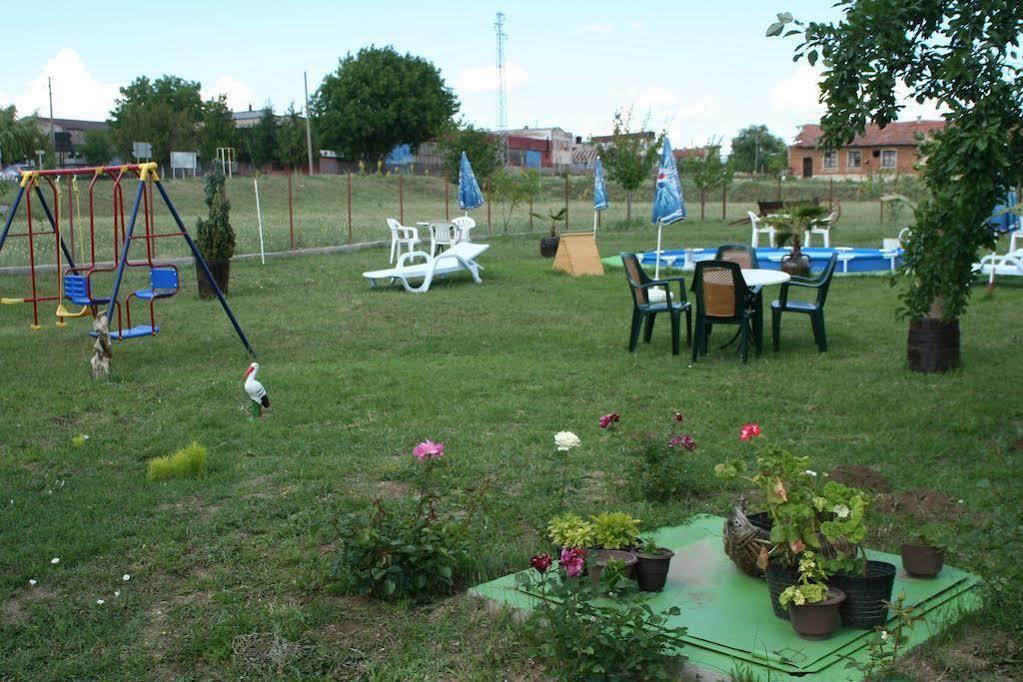 Guest House Edelvais Dve Mogili Экстерьер фото